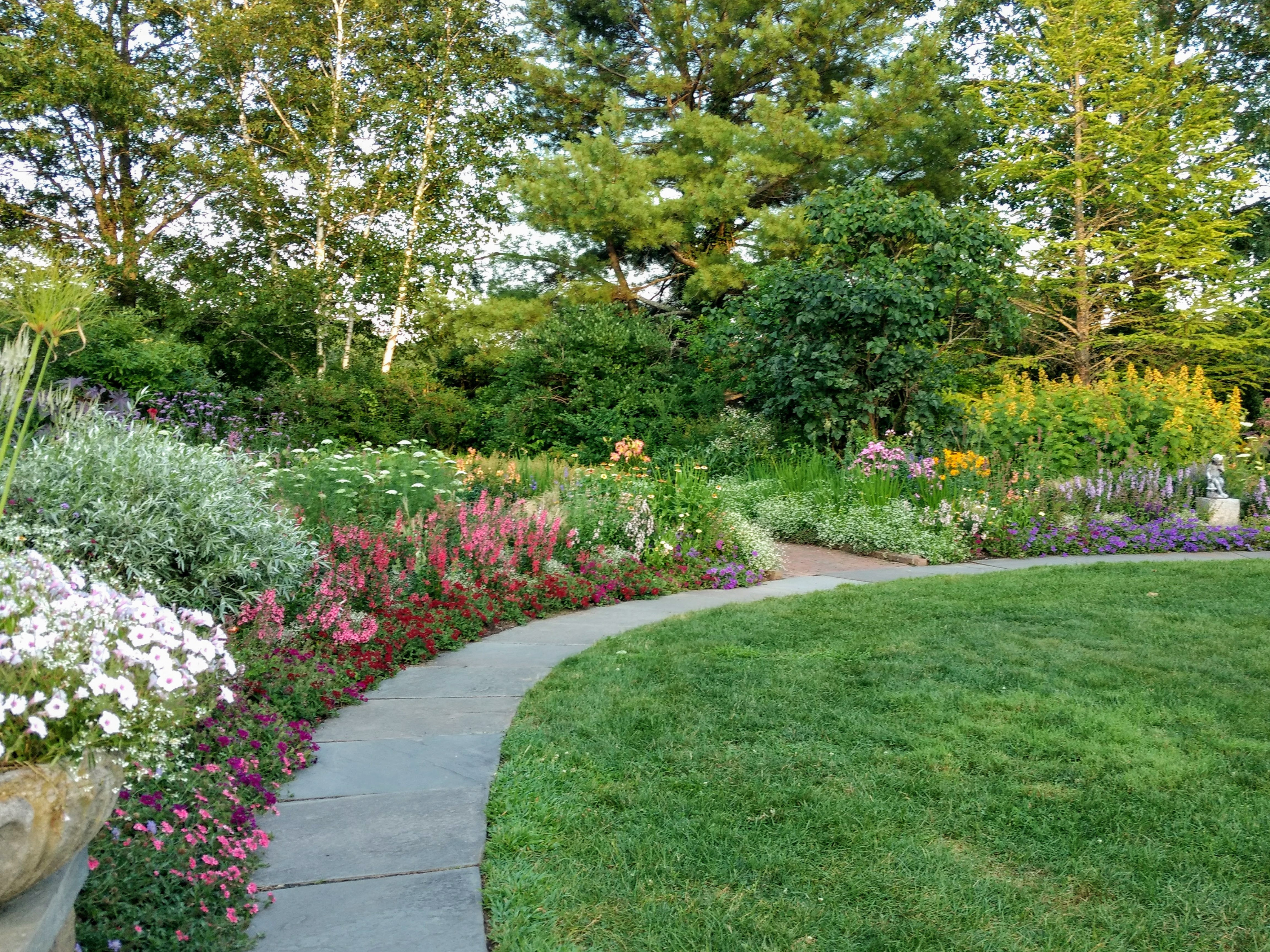 Благоустройство участка частного дома в Ангарске и Иркутской области